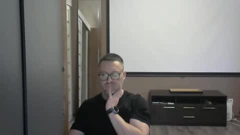 Snapshot of harrysnake chatting on 10.16.25 HarrySnake online show from 10.16.25