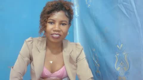 Snapshot of hasleyinah chatting on 06.19.26 hasleyinah online show from 06.19.26