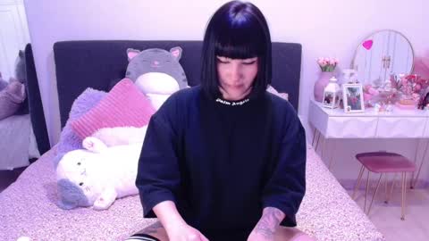 Snapshot of hatzukoi_miaow chatting on 12.06.24 petunia online show from 12.06.24