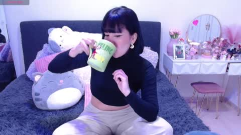 Snapshot of hatzukoi_miaow chatting on 12.19.24 petunia online show from 12.19.24