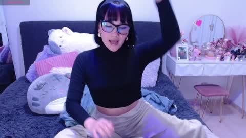 Snapshot of hatzukoi_miaow chatting on 12.19.24 petunia online show from 12.19.24