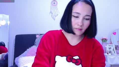 Snapshot of hatzukoi_miaow chatting on 12.22.24 petunia online show from 12.22.24