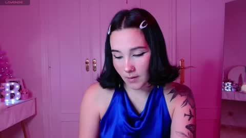 Snapshot of hatzukoi_miaow chatting on 01.06.25 petunia online show from 01.06.25