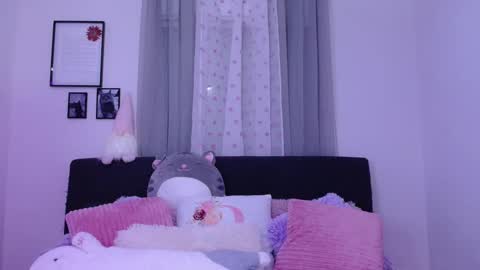 Snapshot of hatzukoi_miaow chatting on 01.10.25 petunia online show from 01.10.25