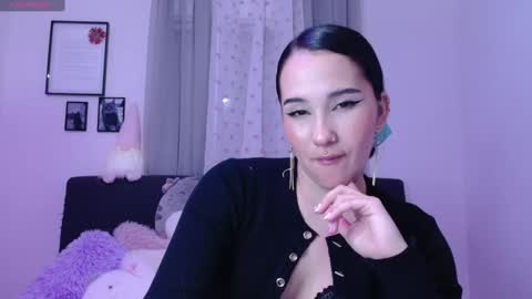 Snapshot of hatzukoi_miaow chatting on 01.10.25 petunia online show from 01.10.25