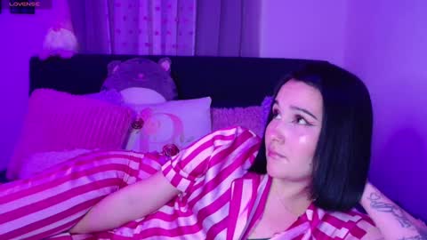 Snapshot of hatzukoi_miaow chatting on 01.18.25 petunia online show from 01.18.25