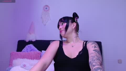 Snapshot of hatzukoi_miaow chatting on 01.20.25 petunia online show from 01.20.25