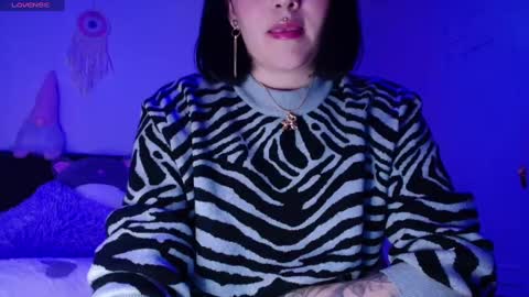Snapshot of hatzukoi_miaow chatting on 01.22.25 petunia online show from 01.22.25