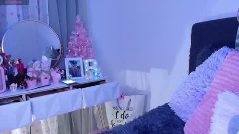 Snapshot of hatzukoi_miaow chatting on 01.31.25 petunia online show from 01.31.25