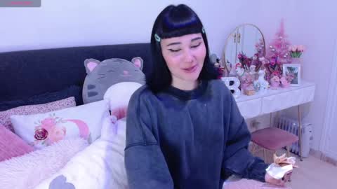 Snapshot of hatzukoi_miaow chatting on 02.28.25 petunia online show from 02.28.25