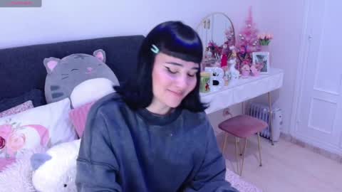Snapshot of hatzukoi_miaow chatting on 02.28.25 petunia online show from 02.28.25