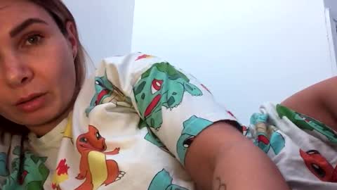Snapshot of hayle_emmie chatting on 10.23.25 Hayle online show from 10.23.25