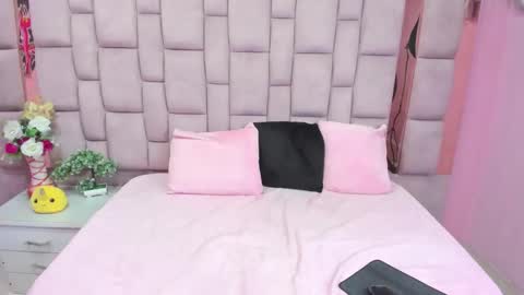 hazel_18_ online show from 10.28.25