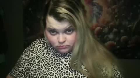 Hazeleyez97 online show from 11.02.25