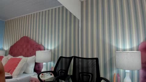 HazelMoret online show from 02.19.25