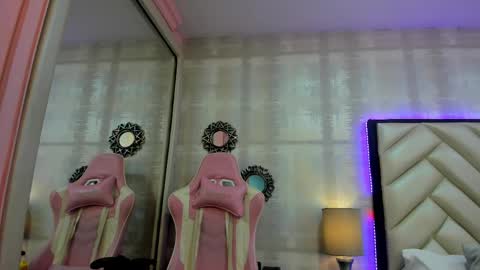 HazelMoret online show from 09.17.25