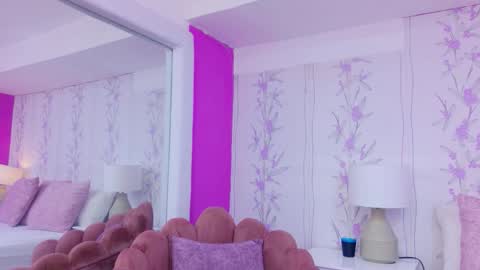 HazelMoret online show from 09.26.25