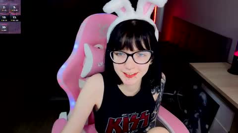 hazeltompson online show from 04.08.26