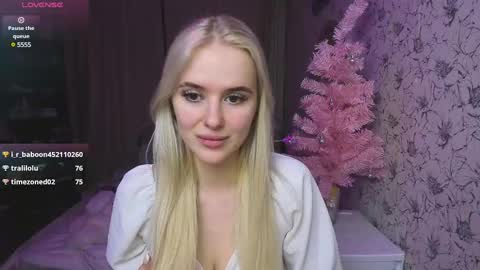 Snapshot of healing__girl chatting on 12.28.24 Valeria online show from 12.28.24