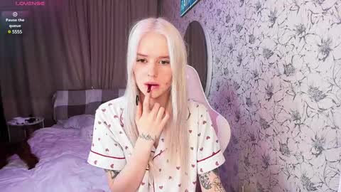 Snapshot of healing__girl chatting on 01.15.25 Valeria online show from 01.15.25