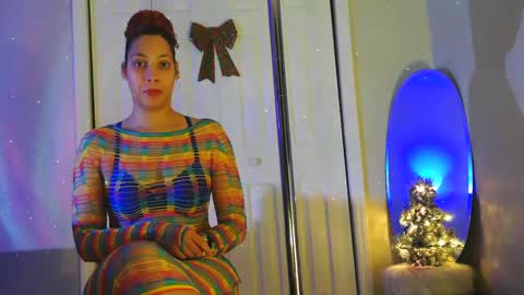 Snapshot of heavenllyy chatting on 12.28.24 Heavenllyy online show from 12.28.24