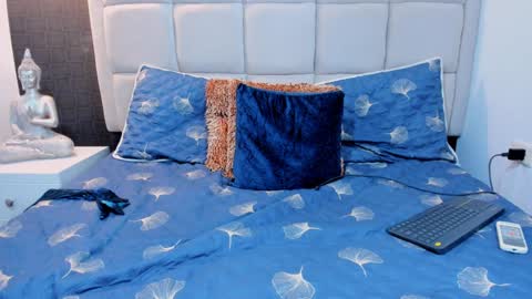 Keira Hecate online show from 12.16.24