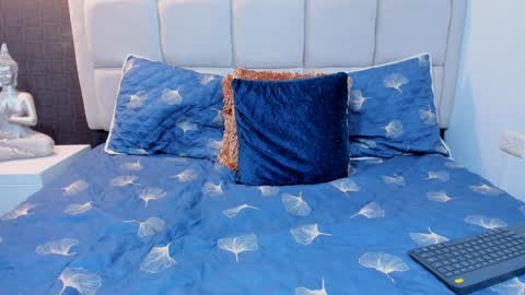 Keira Hecate online show from 12.17.24