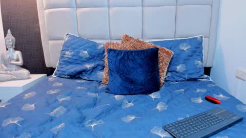 Keira Hecate online show from 12.19.24