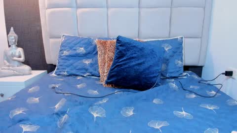 Keira Hecate online show from 12.21.24