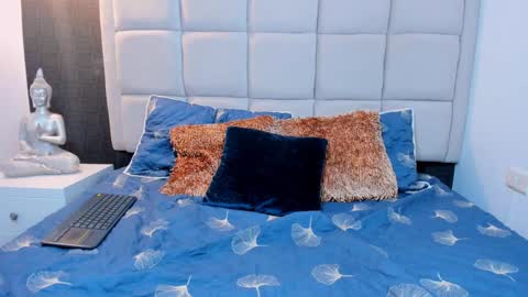 Keira Hecate online show from 12.28.24