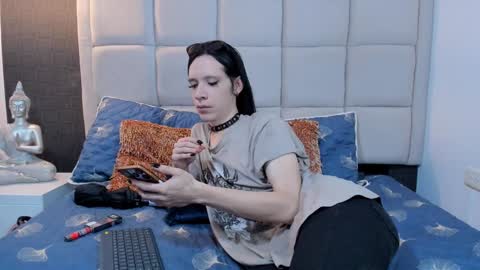 Keira Hecate online show from 12.30.24