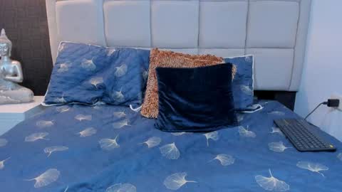 Keira Hecate online show from 12.30.24