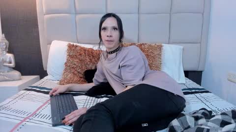 Keira Hecate online show from 01.06.25