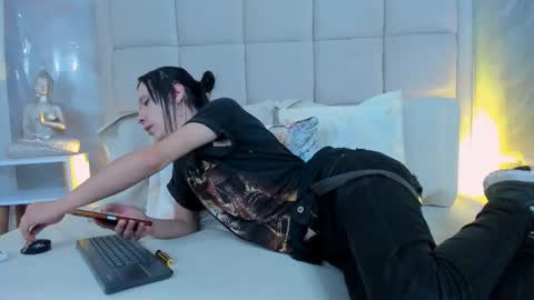 Keira Hecate online show from 10.23.25