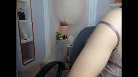 Snapshot of hechin chatting on 09.14.25 love bug online show from 09.14.25