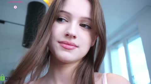 Snapshot of hecola chatting on 09.27.25 Nika next stream  200pm GMT online show from 09.27.25