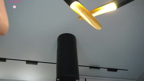 Snapshot of hecola chatting on 10.23.25 Nika next stream  200pm GMT online show from 10.23.25