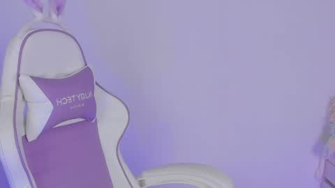 Snapshot of heey_kitty chatting on 04.28.26 IM EMY online show from 04.28.26