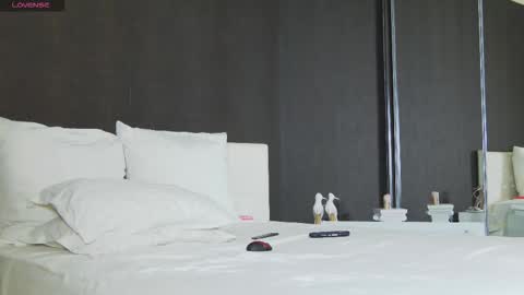 Helen online show from 10.15.25