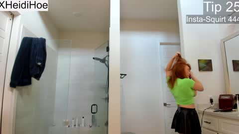 Snapshot of heidiandfriends chatting on 01.27.25 Manyvids    online show from 01.27.25
