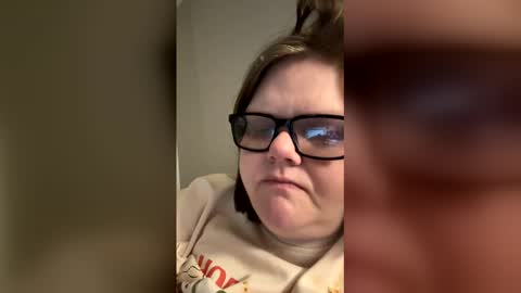 Snapshot of heidimackey2 chatting on 04.19.26 heidimackey2 online show from 04.19.26