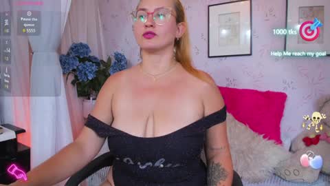 Snapshot of heidishayk chatting on 12.20.24 ANTARA REY online show from 12.20.24