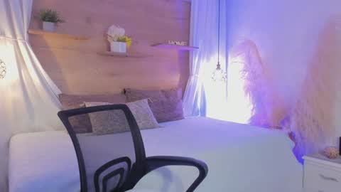 Snapshot of heidishayk chatting on 12.30.24 ANTARA REY online show from 12.30.24