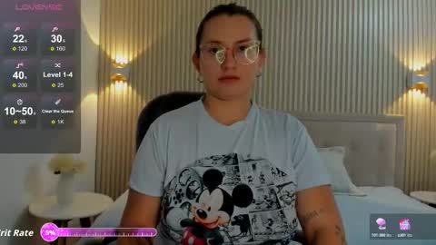 Snapshot of heidishayk chatting on 10.17.25 ANTARA REY online show from 10.17.25