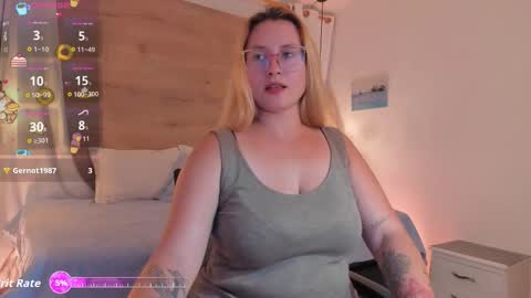 Snapshot of heidishayk chatting on 10.22.25 ANTARA REY online show from 10.22.25