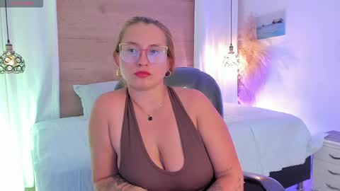 ANTARA REY online show from 04.21.26