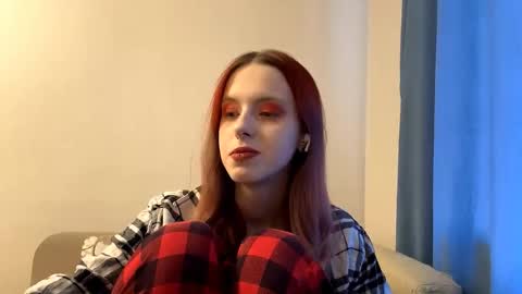 Snapshot of heikesantrmire chatting on 10.27.25 Alice online show from 10.27.25