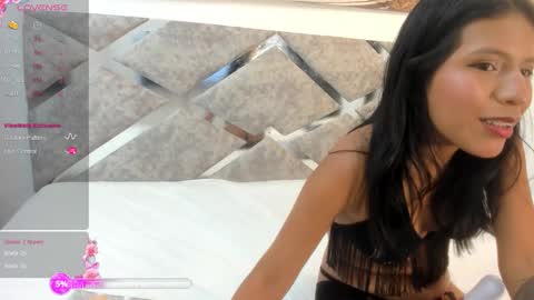 Snapshot of heleenhott_ chatting on 11.05.25 hellen online show from 11.05.25