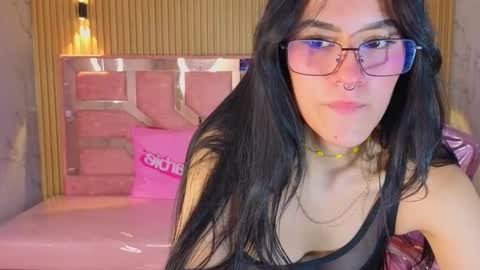 Snapshot of helena1_s chatting on 11.06.25 helena1_s online show from 11.06.25