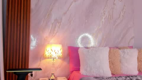 Helena Santos  online show from 02.02.26